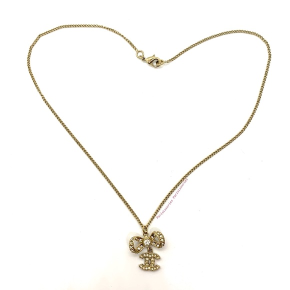 CHANEL Gold CC Logo Rhinestone Ribbon Bow Pendant - Picture 2 of 8